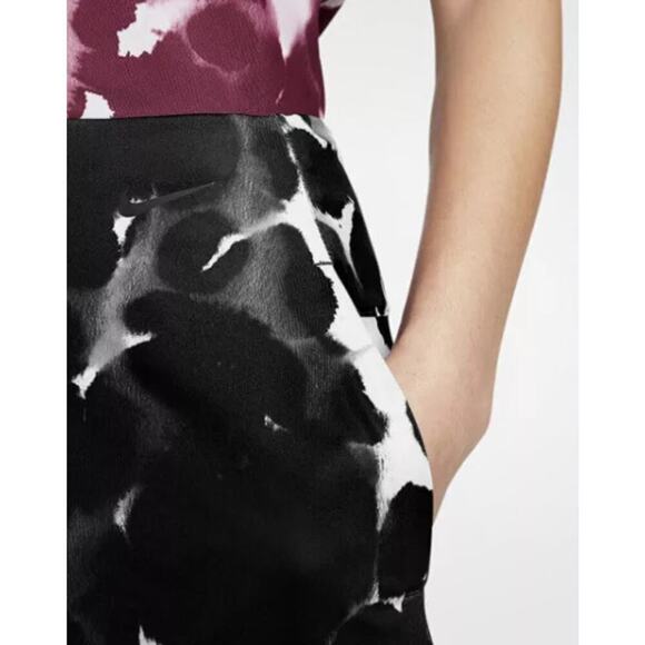 Nike Women’s Skort 2in1 Skirt Golf  UPF 40+ Size XL Black Grey White - Picture 3 of 12